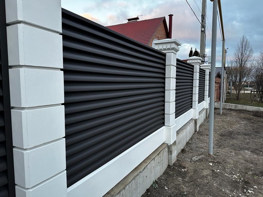 Забор из ламелей Еврожалюзи 35м RAL8019/8019 Темный Шоколад двусторонний MATTE в России