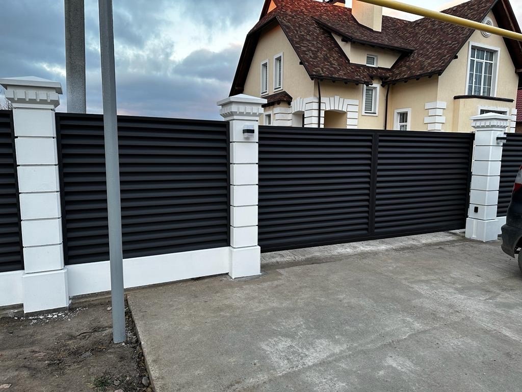 Забор из ламелей Еврожалюзи 35м RAL8019/8019 Темный Шоколад двусторонний MATTE фото 1 в России