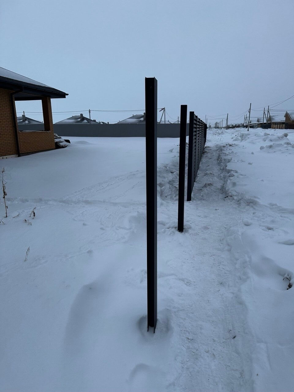 Забор-жалюзи из ламелей еврожалюзи 57м RAL7024 Серый Графит МАТТЕ фото 5 в России