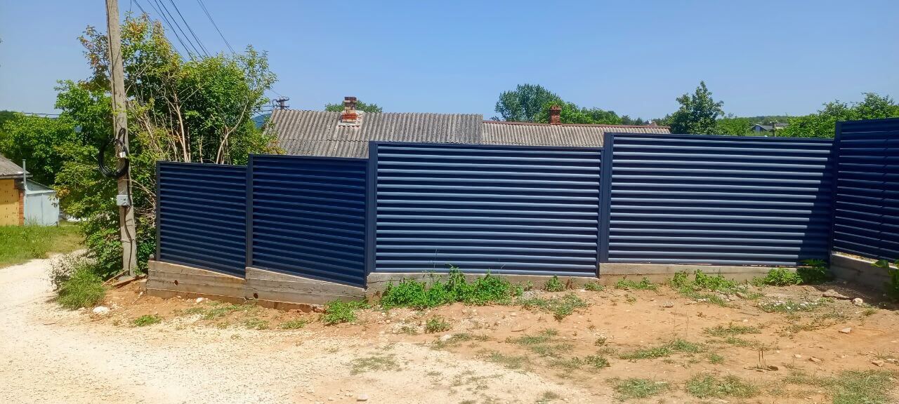 Забор-жалюзи из ламелей Еврожалюзи 53м RAL7024 Серый Графит МАТТЕ фото 6 в России