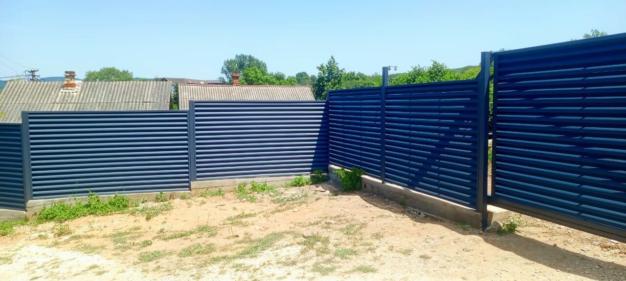 Забор-жалюзи из ламелей Еврожалюзи 53м RAL7024 Серый Графит МАТТЕ фото 4 в России