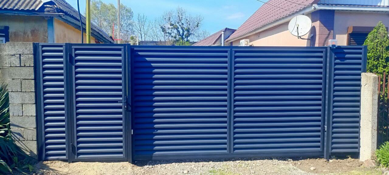 Забор-жалюзи из ламелей Еврожалюзи 53м RAL7024 Серый Графит МАТТЕ фото 1 в России
