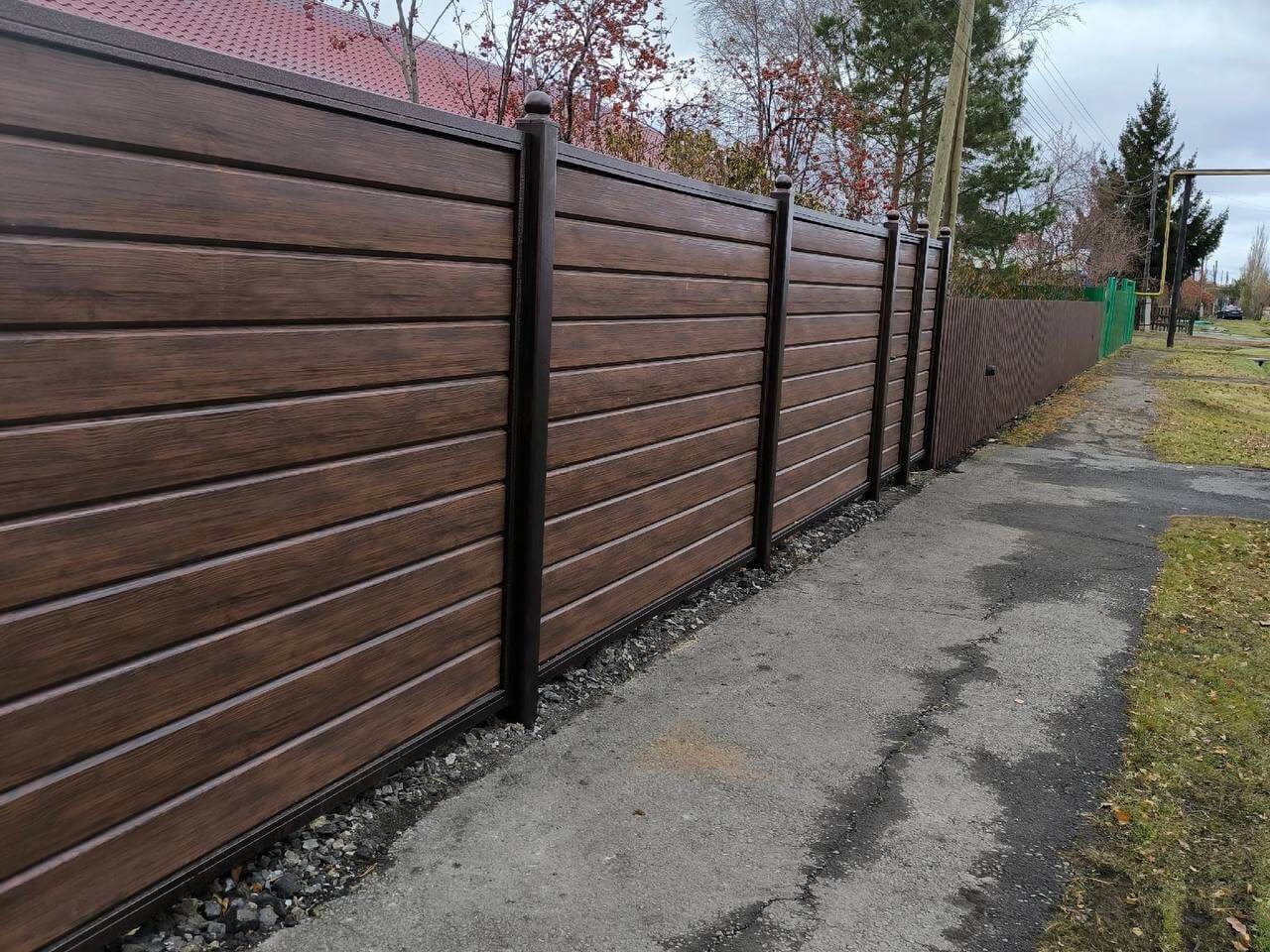 Забор из металлосайдинга Евро-Брус 46м Античное Дерево Принтек фото 1 в России