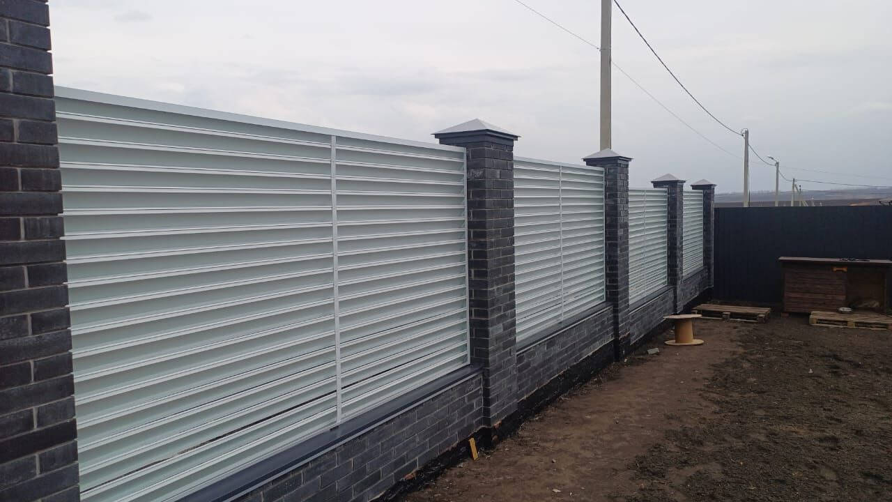 Забор-жалюзи из ламелей ЭКО-Z 94м RAL9003/9003 Белый двусторонний фото 1 в России