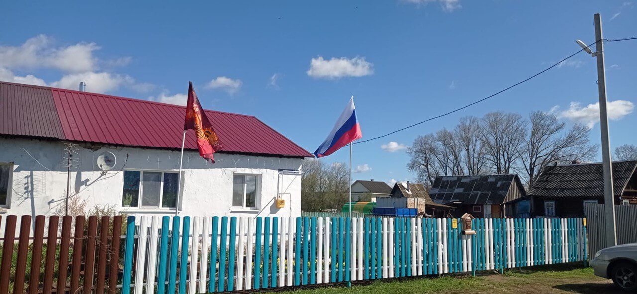 Забор из евроштакетника 16м RAL5021 Морская Волна, RAL9003 Белый фото 1 в России