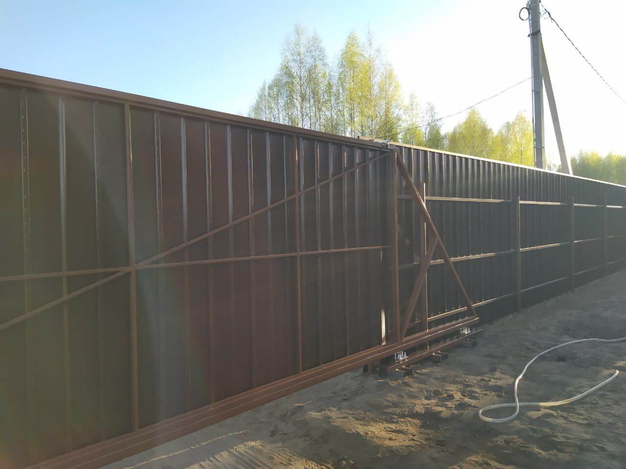Забор из металлосайдинга ЕВРО-БРУС 25м Темный Каштан 3D Принтек фото 4 в России