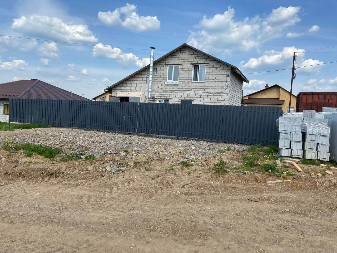 Забор из евроштакетника 16м RAL7024 Серый Графит фото 6 в России