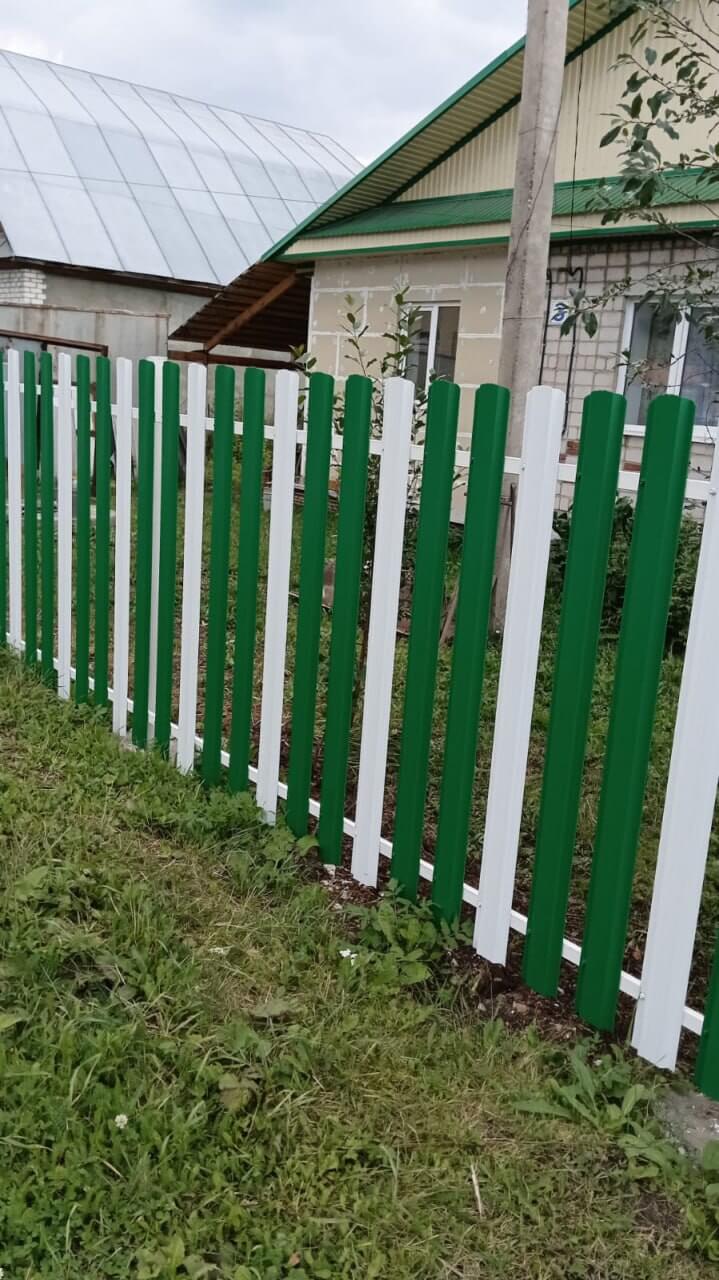 Забор из евроштакетника 10м RAL9003 Белый, RAL6029 Зеленая Мята фото 2 в России