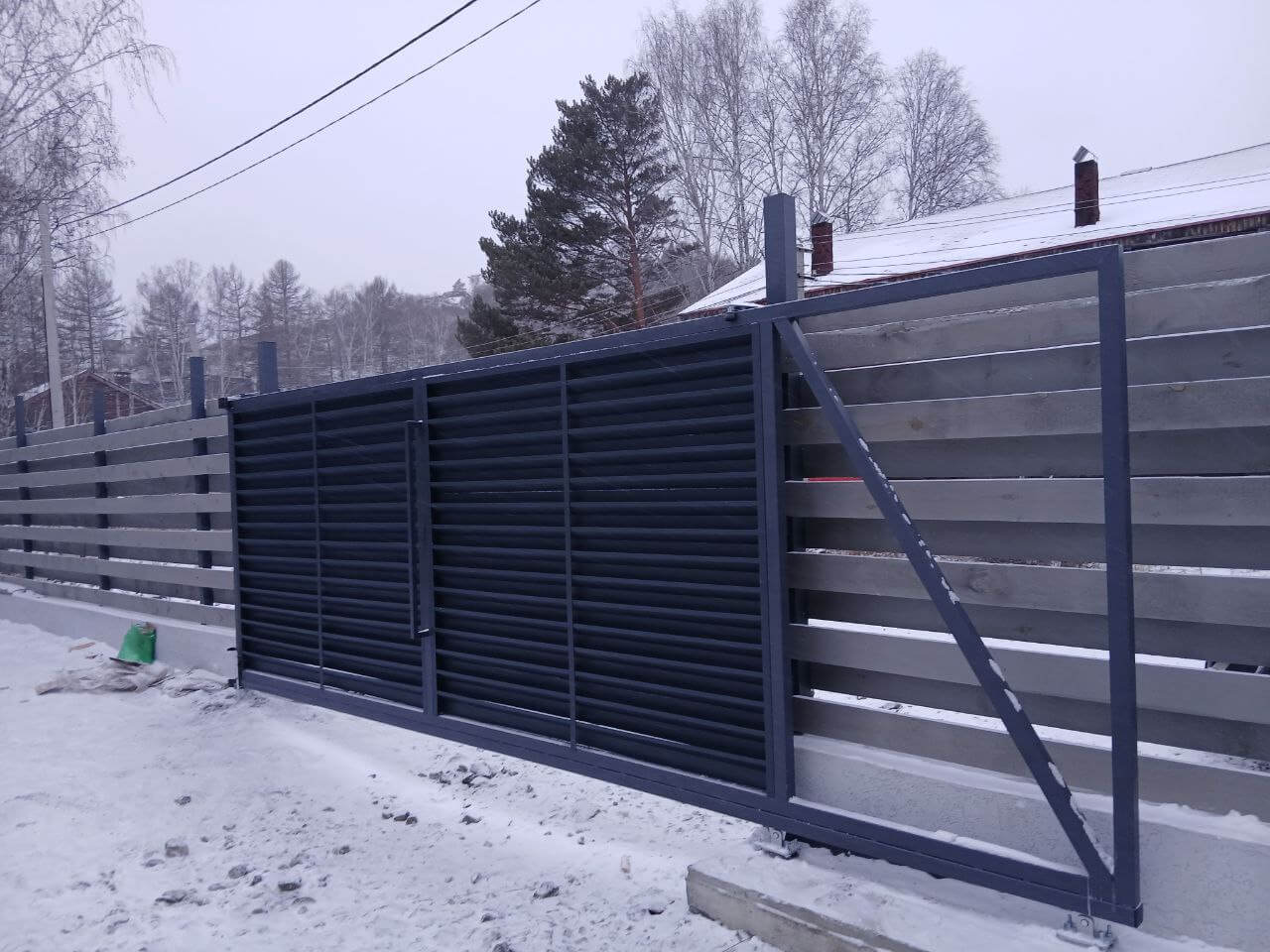 Входная группа из ламелей Хай-Тек RAL7024/7024 Серый Графит двусторонний МАТТЕ фото 4 в России