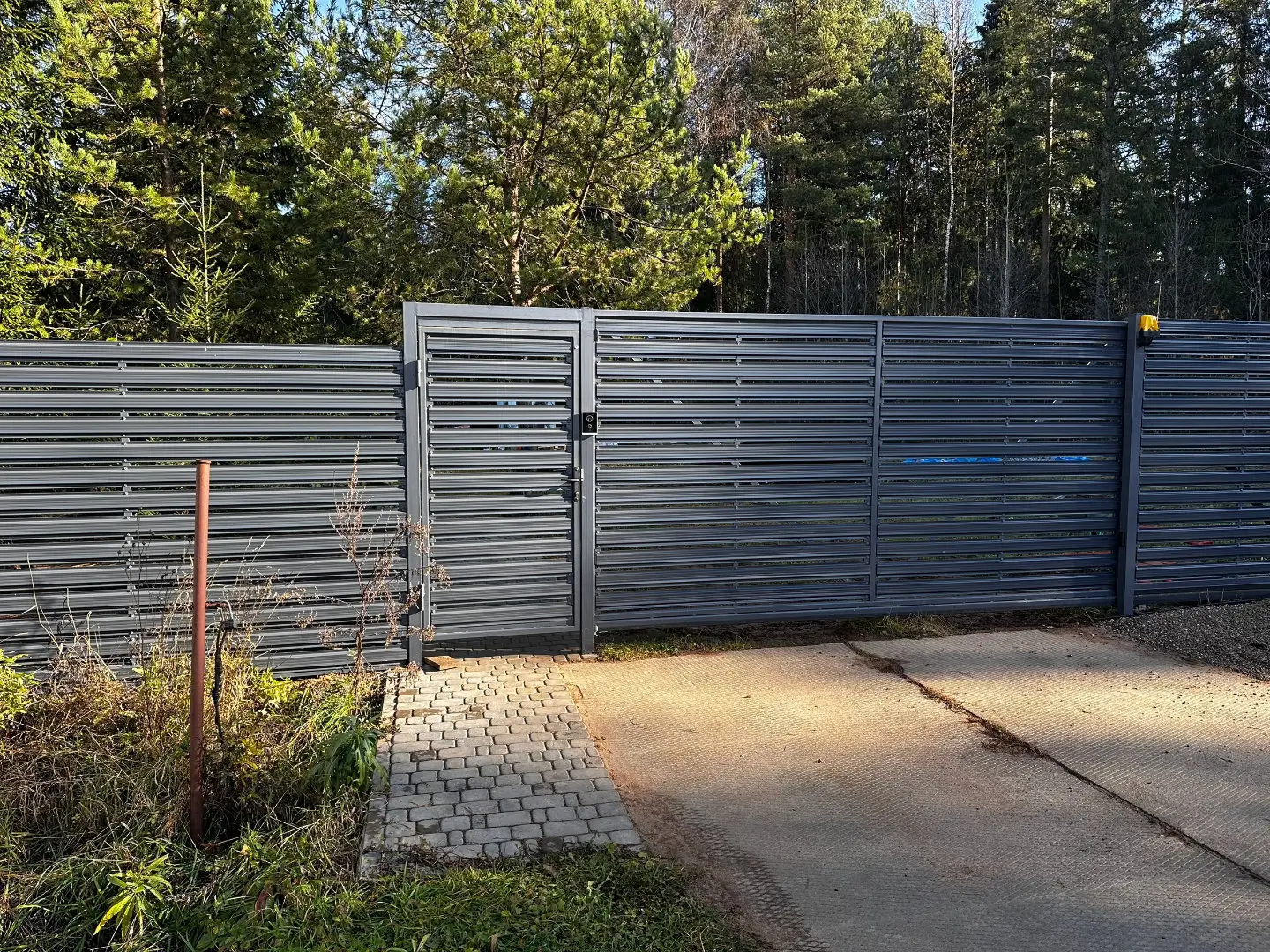Забор-ранчо из евроштакетника 10м RAL7024 Серый Графит в России